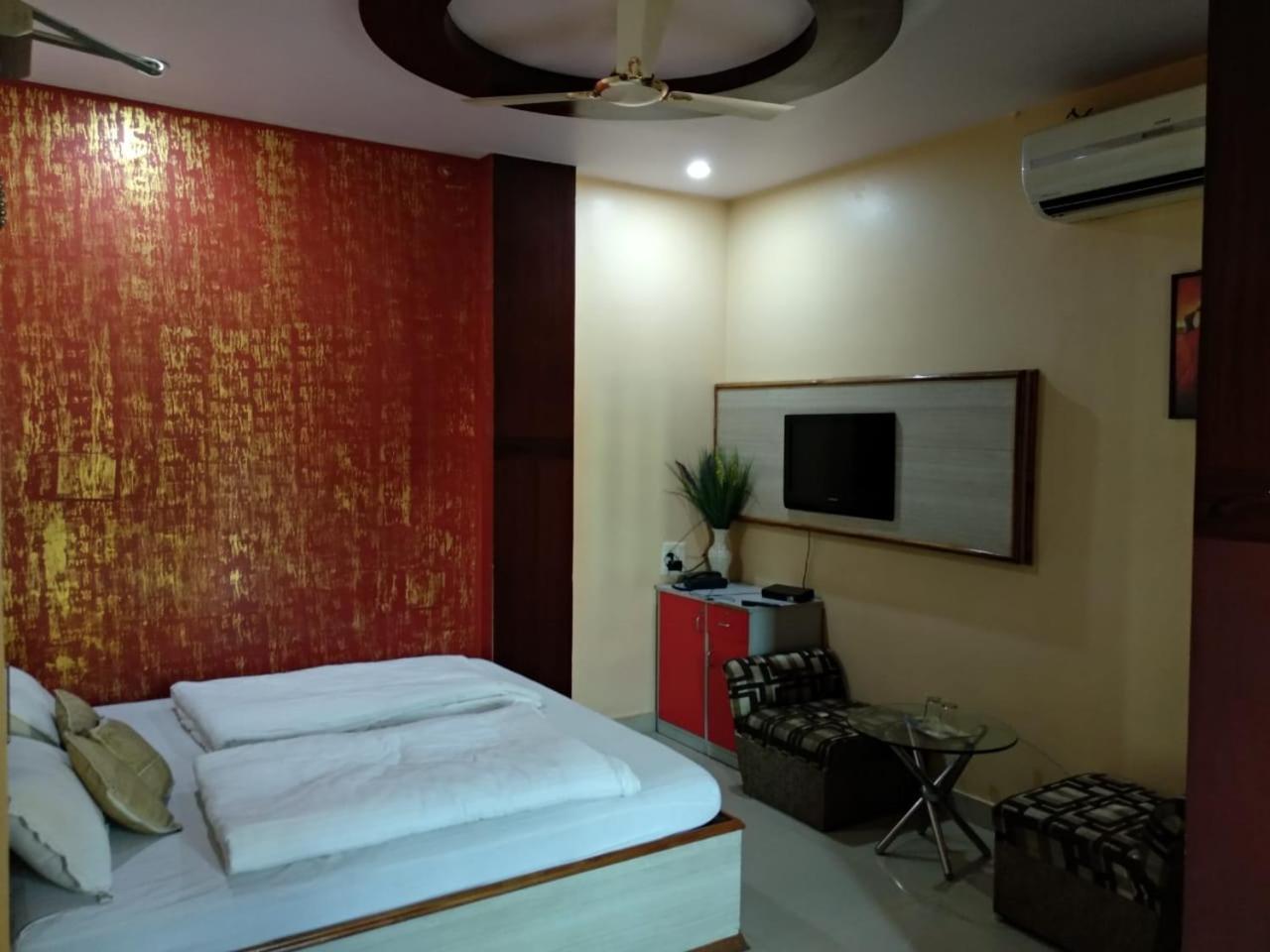 Surya Hotel Katni Esterno foto